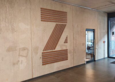 Zollpfad 4 Eingangshalle mit großem Schild an der Wand